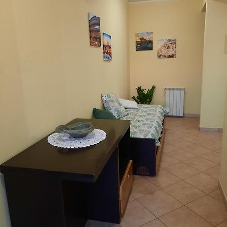 Appartamento Casa Di Luca Marco Simone Esterno foto